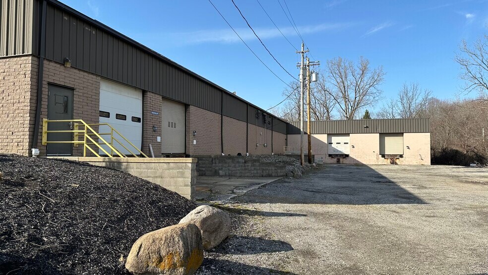 More Photos Of 7955 Euclid Chardon Rd, Kirtland Manufacturing For Sale