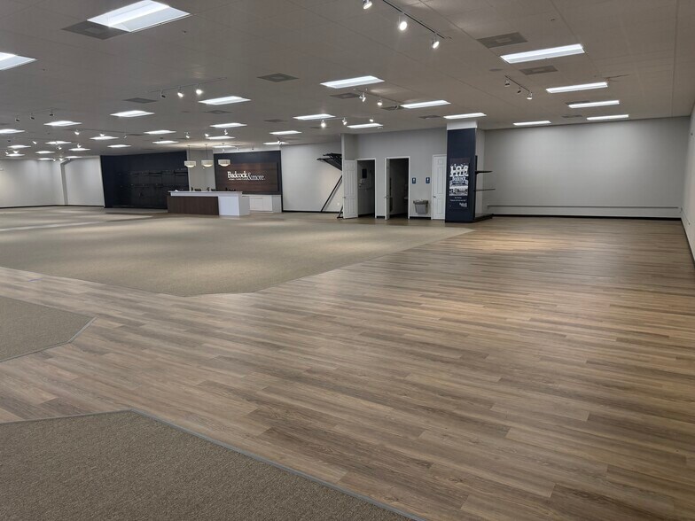 More Photos Of 311 S Ridgewood Ave, Edgewater Freestanding For Lease