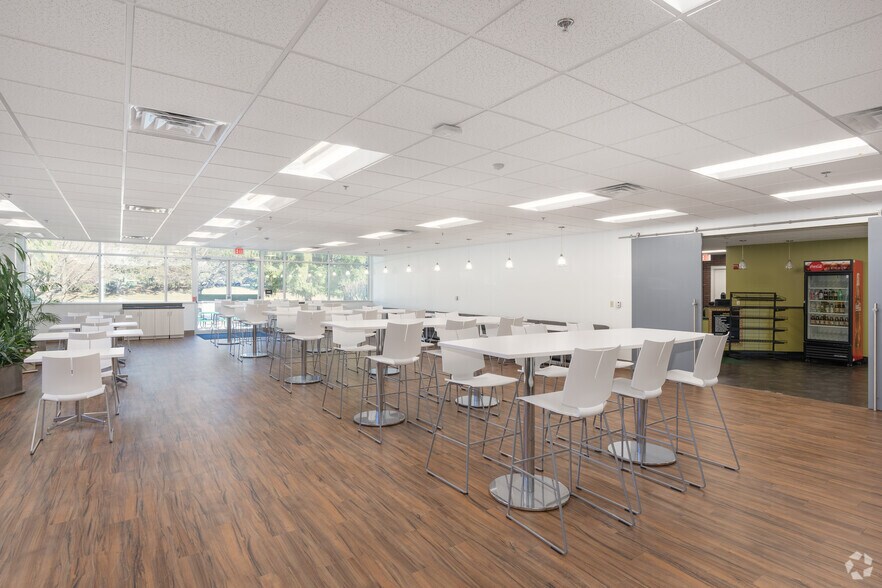 More Photos Of 7535 Windsor Dr, Allentown Unknown For Lease