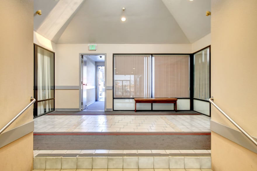 More Photos Of 18056 Wika Rd, Apple Valley Medical For Lease