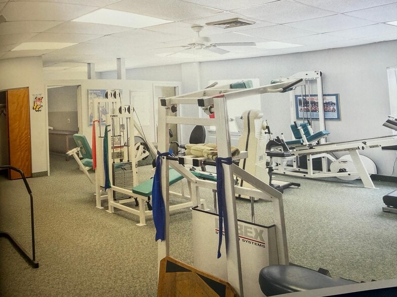 More Photos Of 560 Northern Blvd, Great Neck Medical For Lease