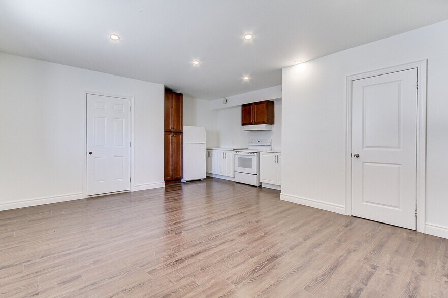 More Photos Of 395 Bay St W, Brock Office For Sale