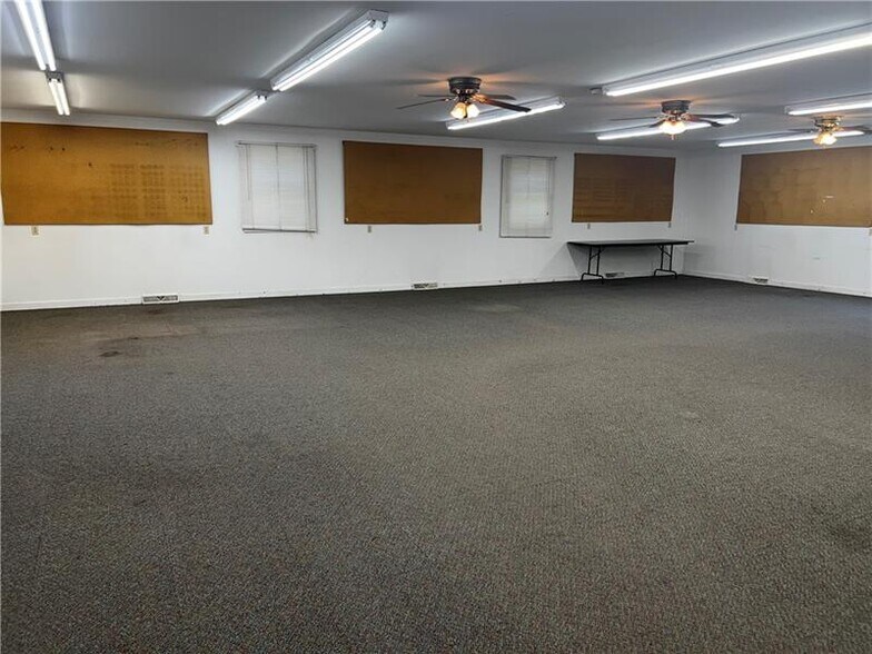 More Photos Of 509 2nd Ave, Beaver Falls Flex For Sale