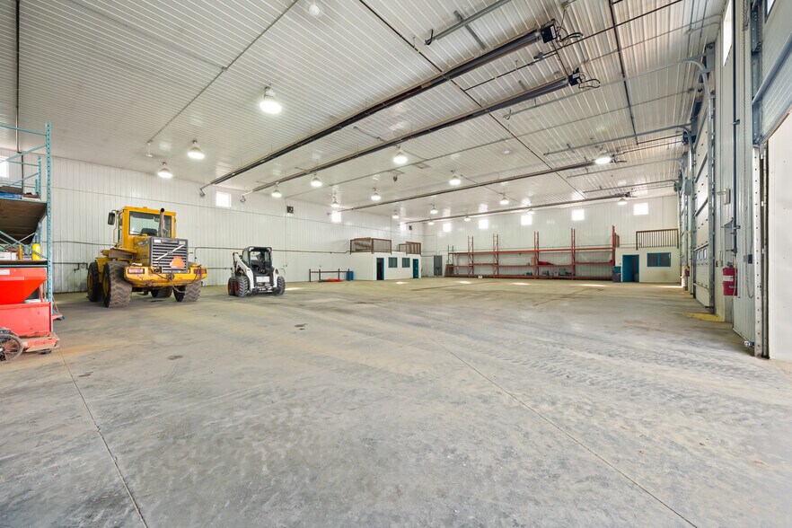 More Photos Of 501077 RR13 Airport Rd, Lloydminster Warehouse For Lease