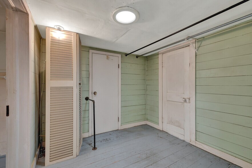 More Photos Of 1959 Gruene Rd, New Braunfels Office For Sale