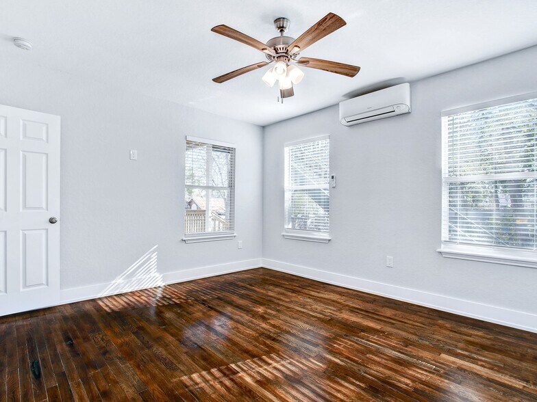 More Photos Of 1020 W French Plz, San Antonio Apartments For Sale