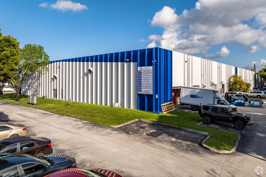 More Photos Of 4701-4759 SW 51 St, Davie Warehouse For Lease