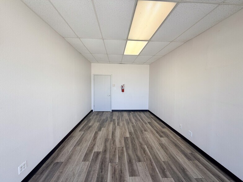 More Photos Of 6803-6831 Breeden Ave, San Antonio Light Manufacturing For Lease