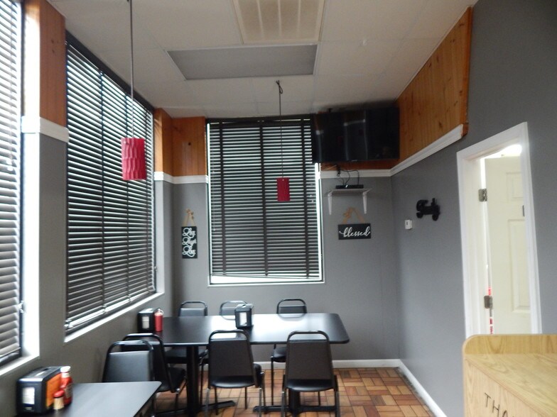More Photos Of 180 Lumber City Hwy, Hazlehurst Restaurant For Sale