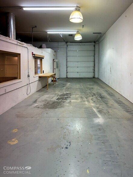 More Photos Of 2525 NE Twin Knolls Dr, Bend Light Manufacturing For Lease