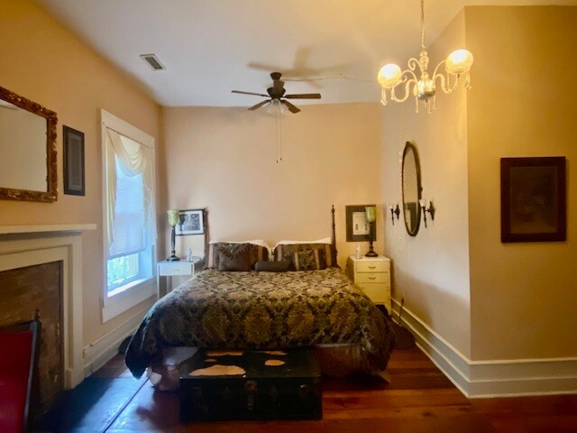 More Photos Of 313 S Green St, Glasgow Hospitality For Sale