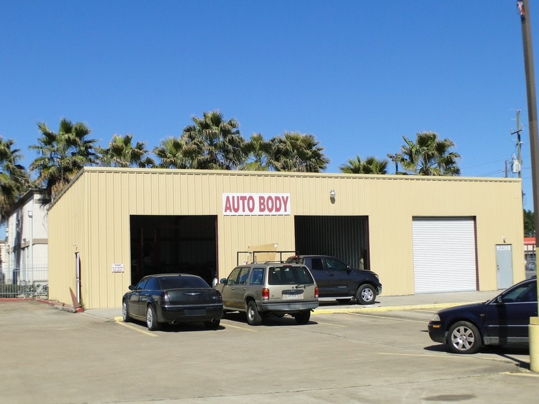 More Photos Of 11239 Veterans Memorial Dr, Houston Auto Repair For Sale