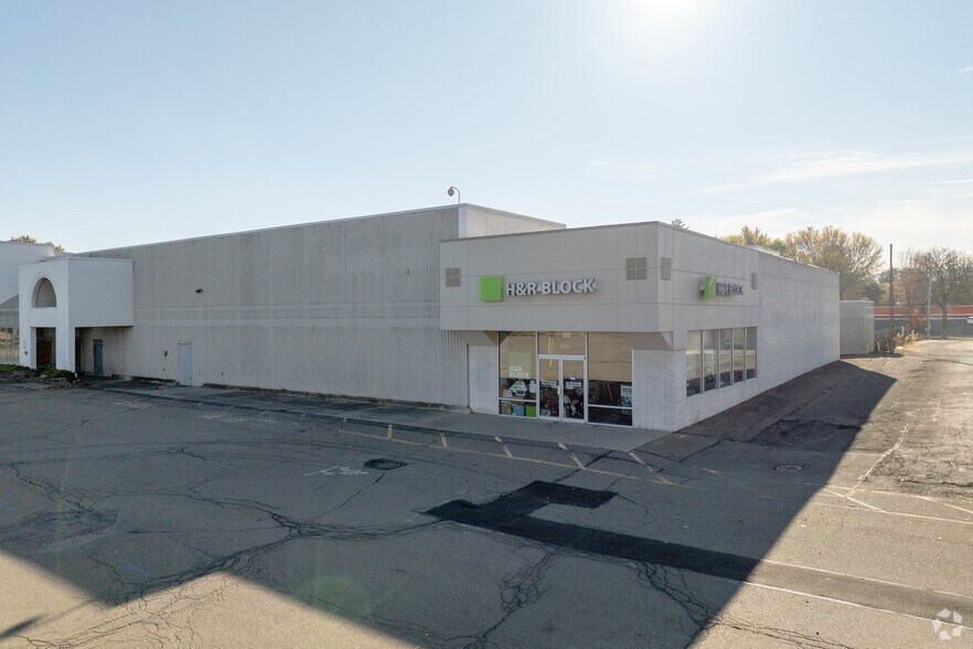 More Photos Of 299 S Main St, Elmira Freestanding For Lease