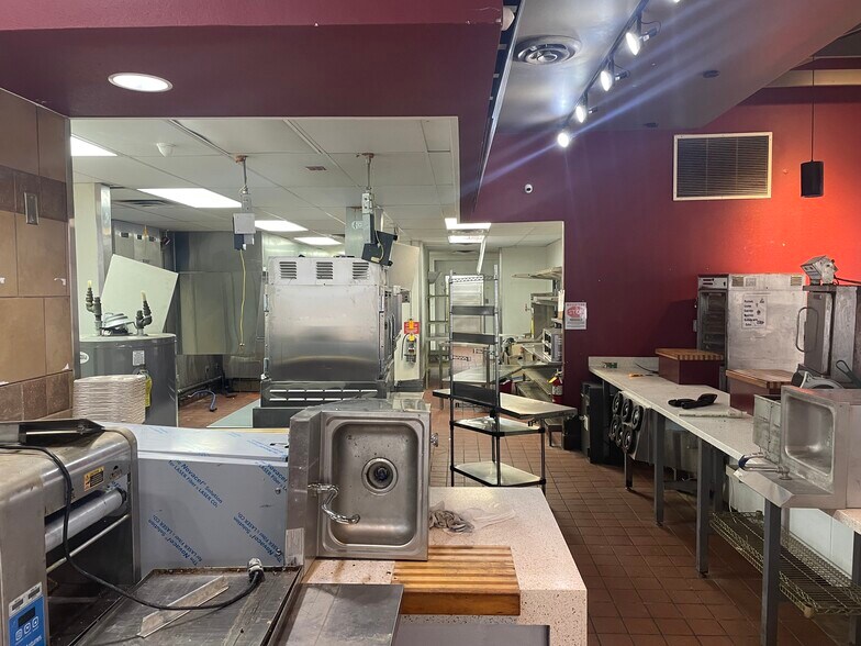 More Photos Of 1401 E Main St, Magnolia Freestanding For Lease