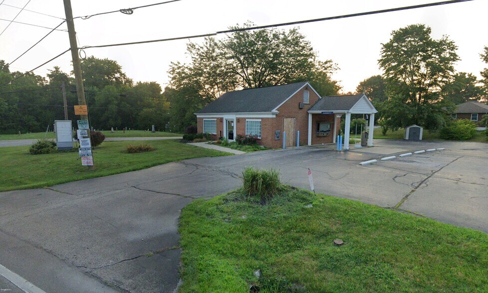 Primary Photo Of 5100 State Route 132, Owensville Bank For Lease