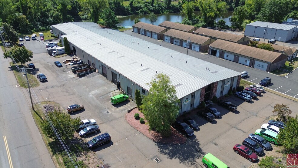 More Photos Of 1 Corporate Dr, North Haven Warehouse For Lease