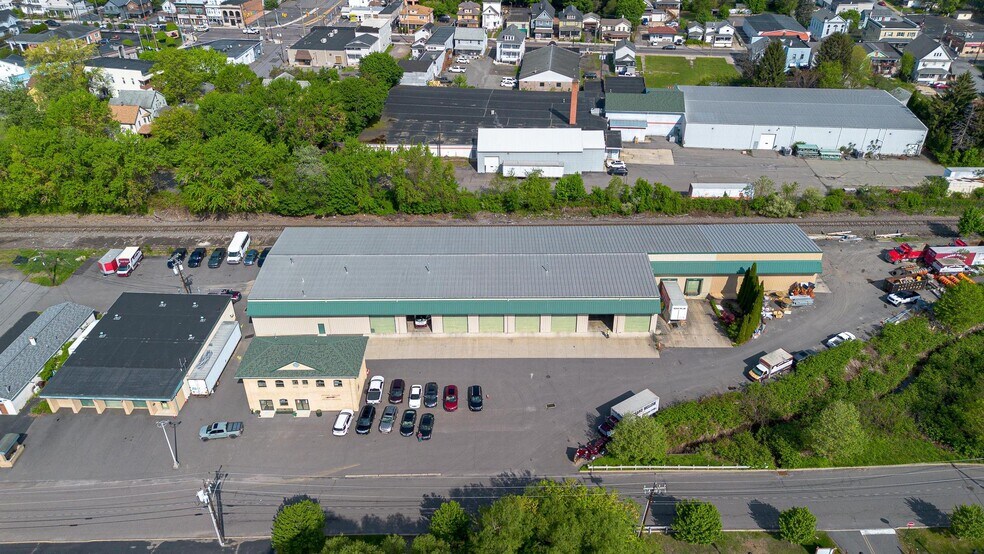 More Photos Of 807 Enterprise St, Dickson City Warehouse For Lease