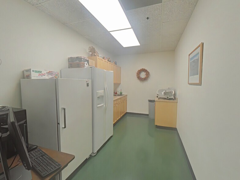 More Photos Of 100 Crescent Rd, Needham Office For Lease