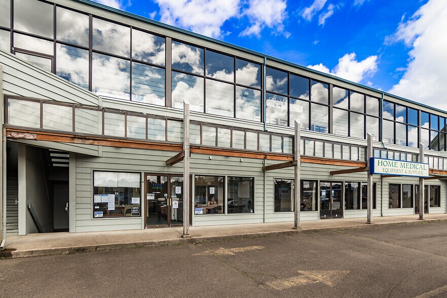 More Photos Of 644 SW Coast Hwy, Newport Office For Sale