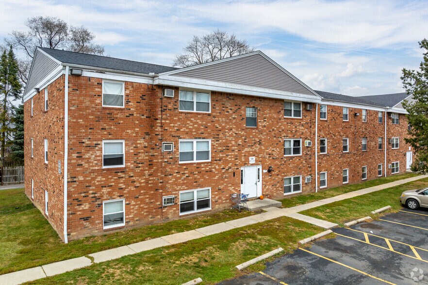 More Photos Of 725 Washington St, Monroe Apartments For Sale