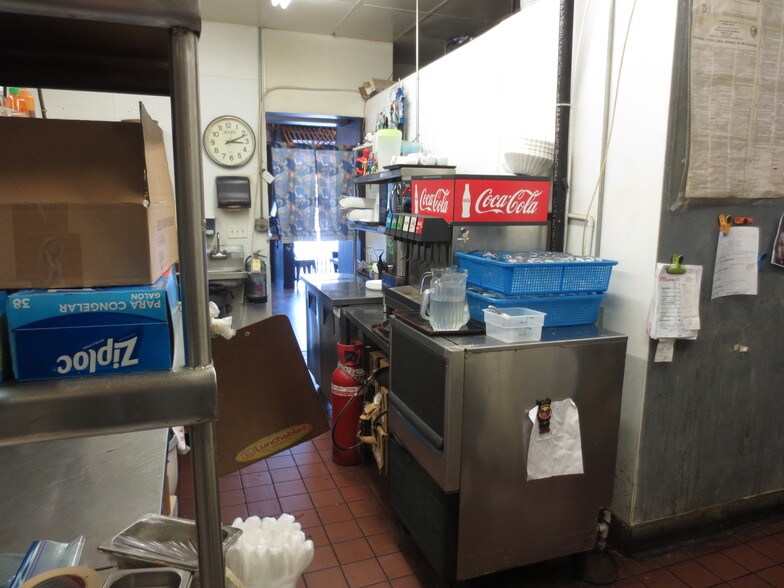 More Photos Of 818 N Pacific Ave, Glendale General Retail For Lease