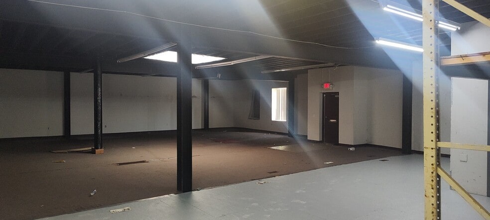 More Photos Of 333 N Perry St, Pontiac Freestanding For Sale