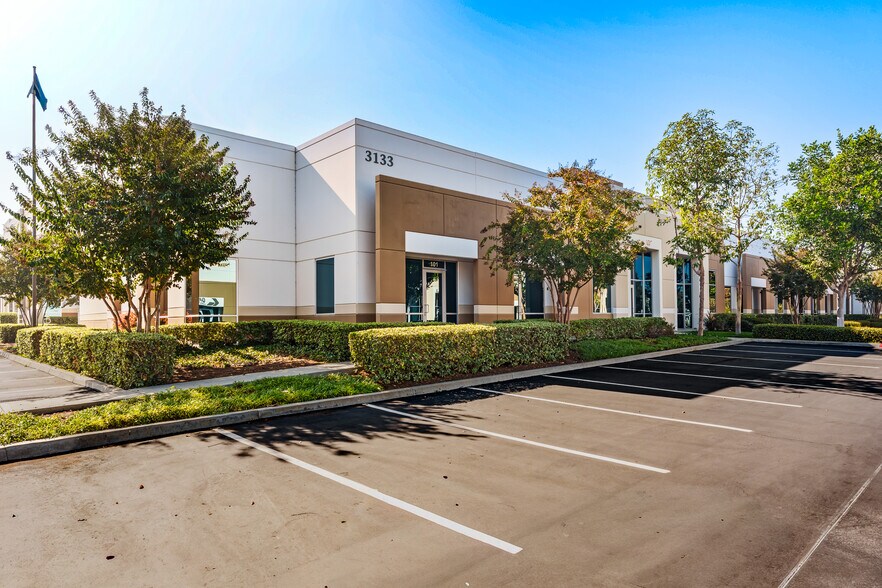 Primary Photo Of 3133 Tiger Run Ct, Carlsbad Light Manufacturing For Lease