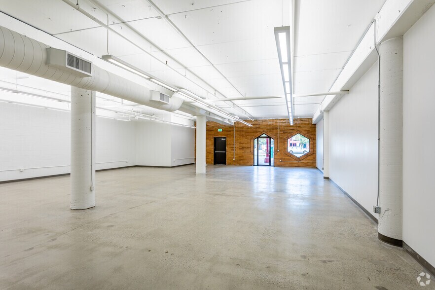More Photos Of 140 NW 4th Ave, Portland Storefront Retail Office For Sale