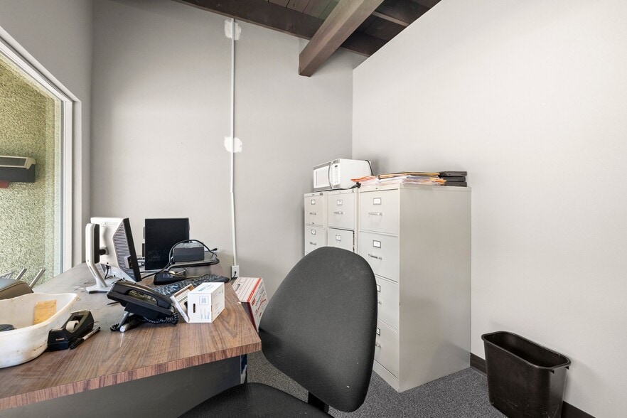 More Photos Of 2318 Pacific Ave, Forest Grove Office For Sale
