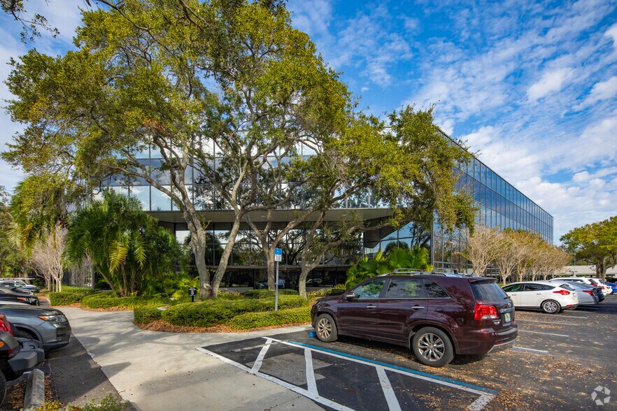 More Photos Of 3505 E Frontage Rd, Tampa Office For Lease