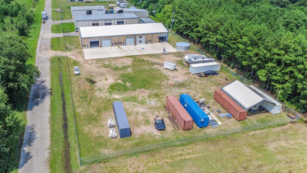 More Photos Of 31588 Industrial Park Dr, Pinehurst Flex For Lease