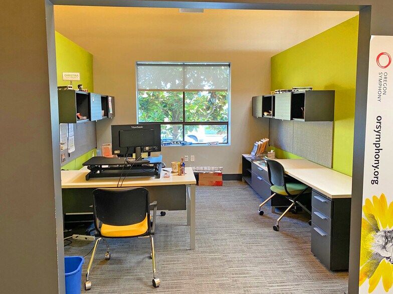 More Photos Of 2200 NW Savier St, Portland Flex For Lease
