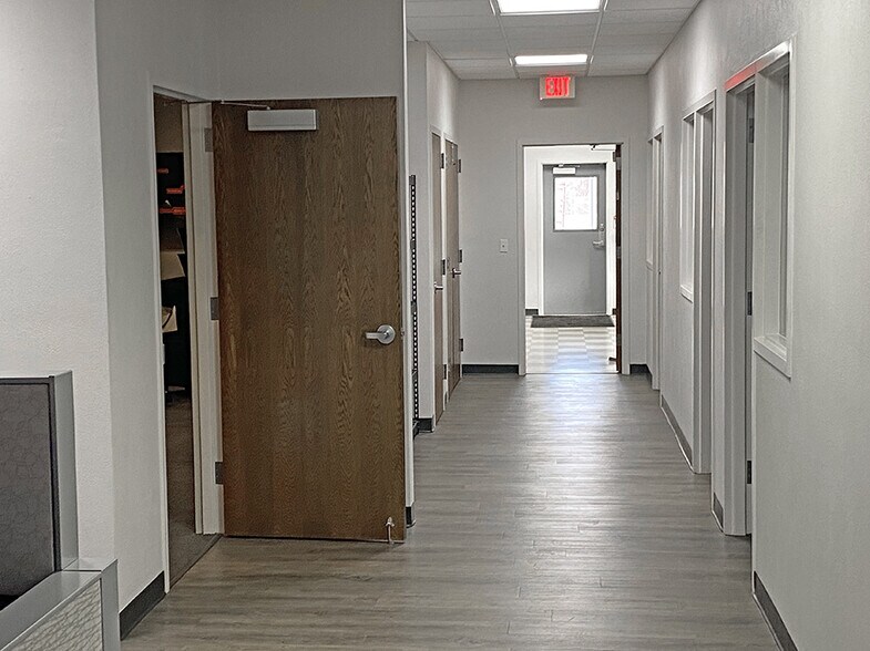 More Photos Of 5920 Gateway Industrial Dr, Belleville Warehouse For Sale