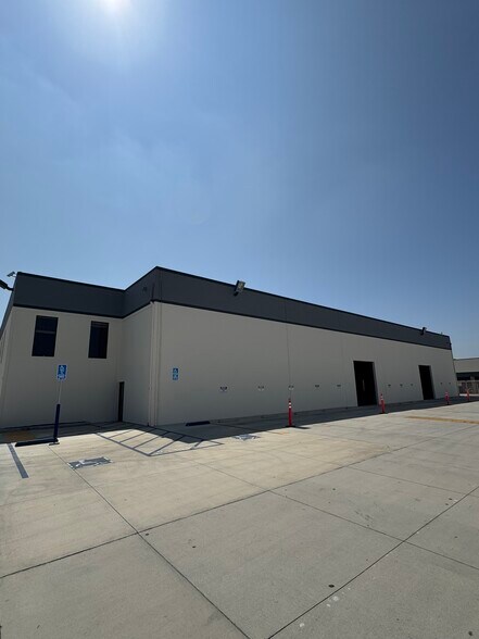 Primary Photo Of 18420 Hart St, Reseda Warehouse For Lease