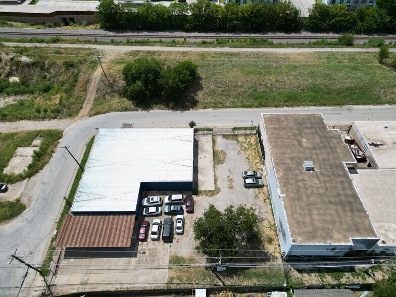 More Photos Of 3641 Alice St, Fort Worth Warehouse For Lease