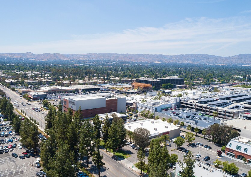 More Photos Of 21825 Erwin St, Woodland Hills Department Store For Sale