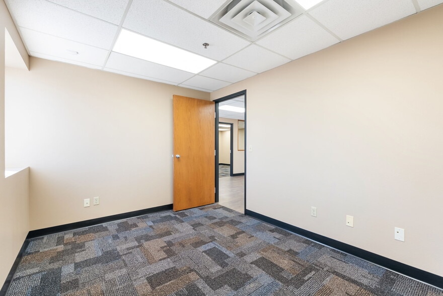 More Photos Of 2150 Victor Pl, Colorado Springs Distribution For Lease