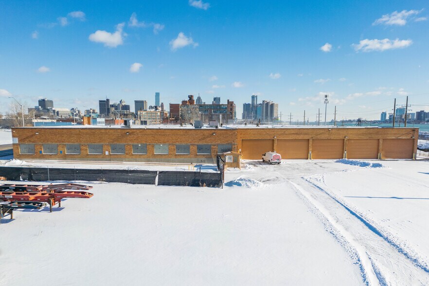 More Photos Of 2121-2225 W Fort St, Detroit Warehouse For Lease