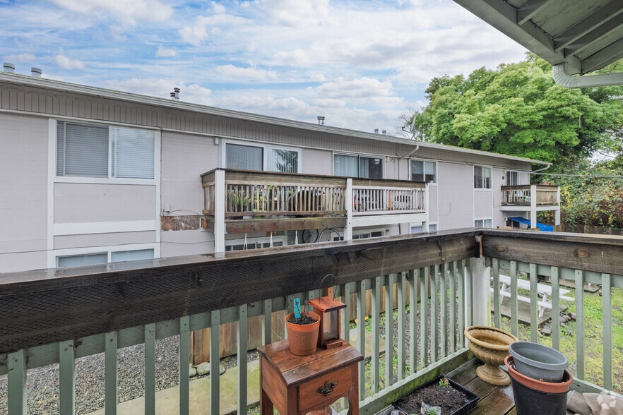 More Photos Of 1895 H St, Arcata Apartments For Sale