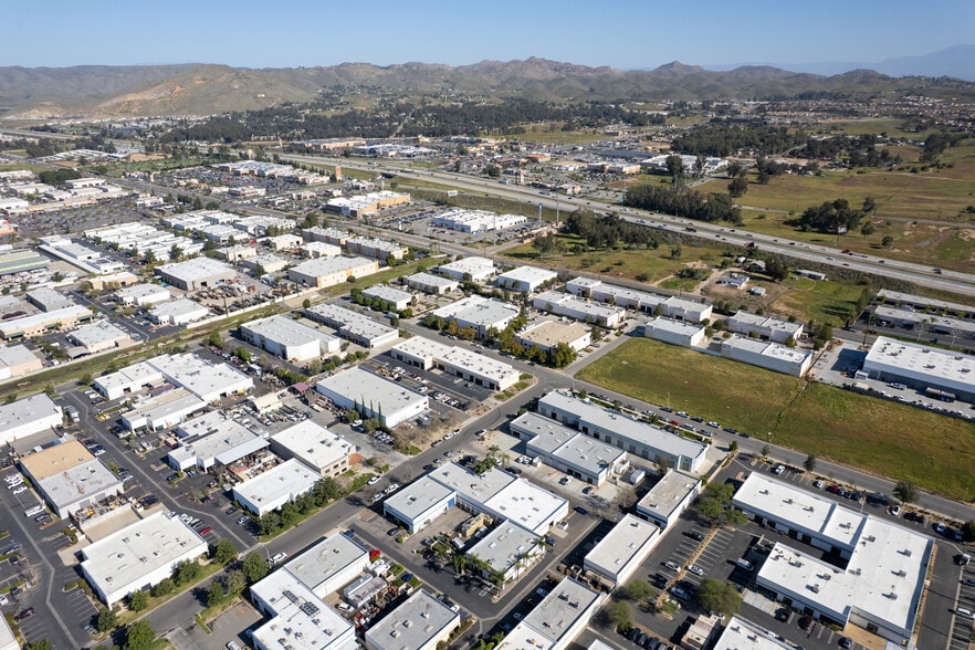 More Photos Of 560 Birch St, Lake Elsinore Manufacturing For Sale