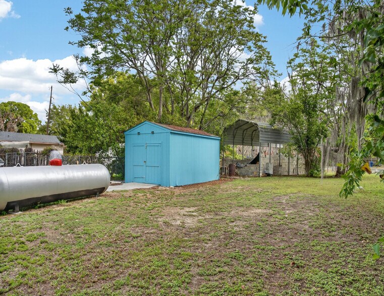 More Photos Of 1481 CR 437, Lake Panasoffkee General Retail For Sale