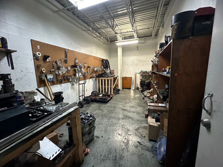 More Photos Of 311 W Central, Valdosta Manufacturing For Sale