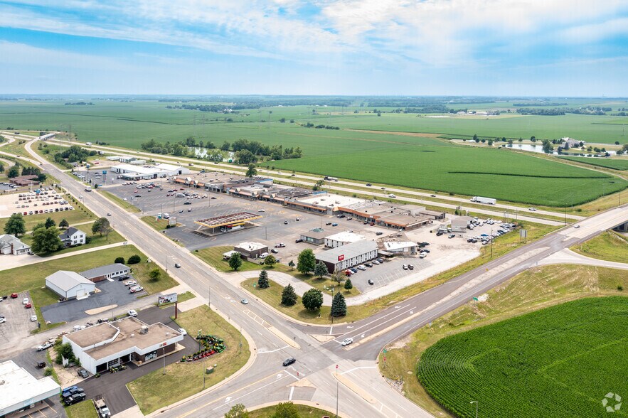 More Photos Of 1925-2141 S Main St, Morton Unknown For Lease