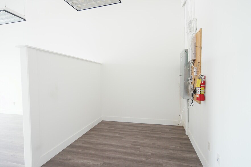 More Photos Of 2860 E Vineyard Ave, Oxnard Storefront Retail Office For Lease