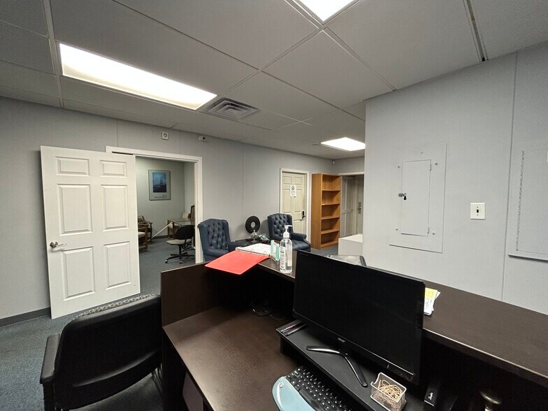 More Photos Of 2006 Swede Rd, Norristown Office For Lease