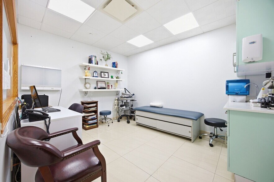 More Photos Of 139 Centre St, New York Medical For Sale