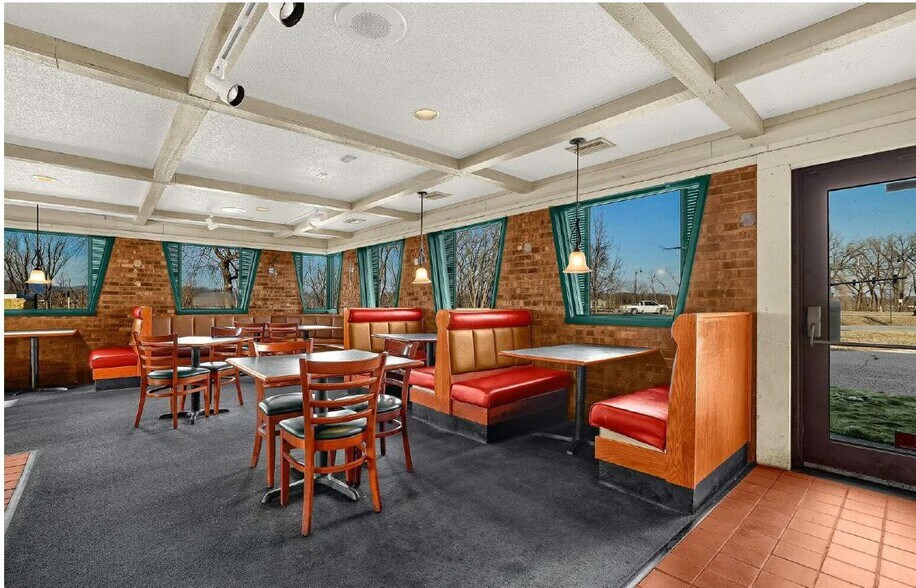 More Photos Of 2212 Rose St, La Crosse Restaurant For Sale