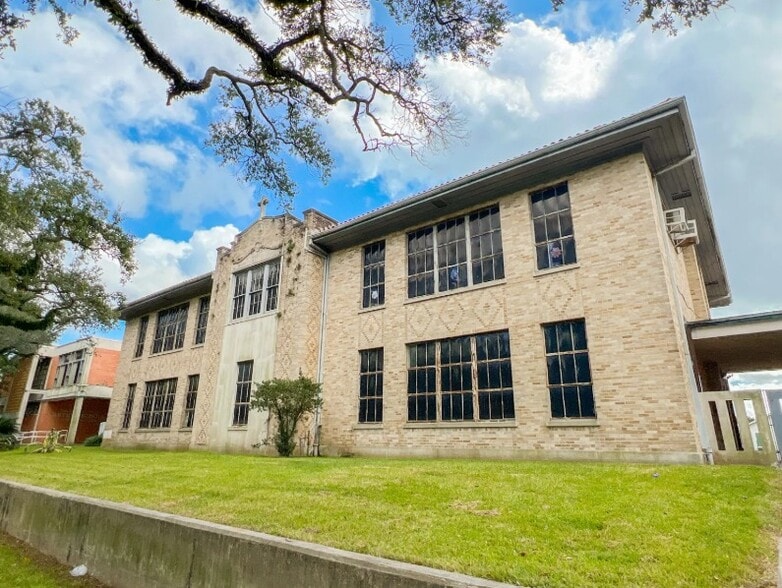 More Photos Of 3736 Gentilly Blvd, New Orleans Religious Facility For Sale