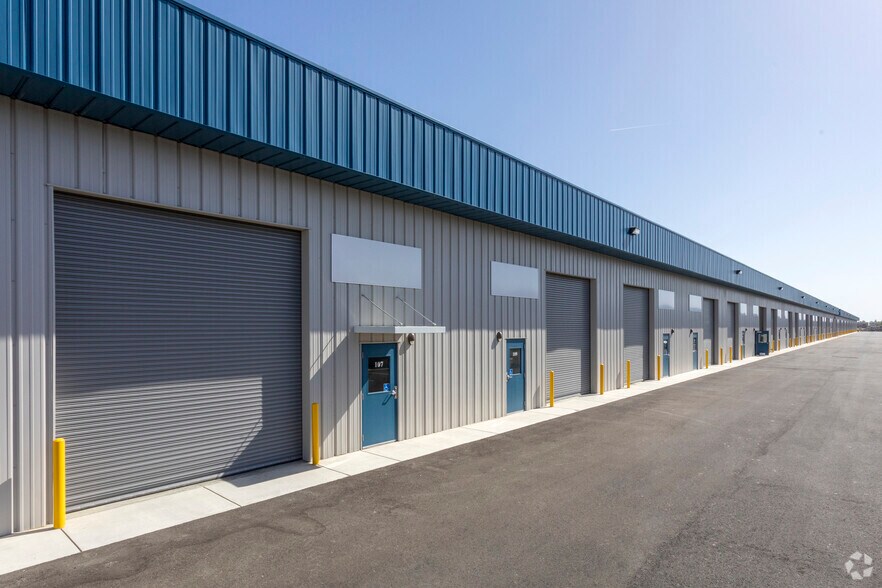 More Photos Of 325-355 S Schnoor Ave, Madera Warehouse For Lease