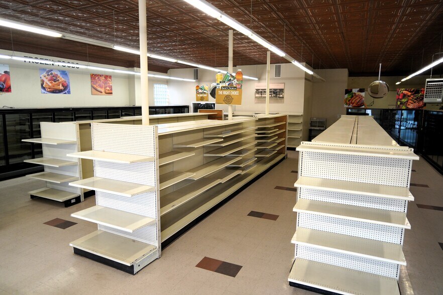 More Photos Of 304 Smith Ave, Elwood General Retail For Sale